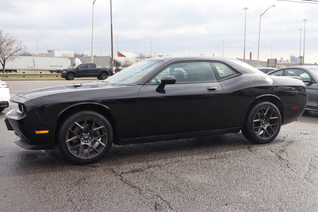 2010 Dodge Challenger R/T Manual Hemi V8​ | D9812