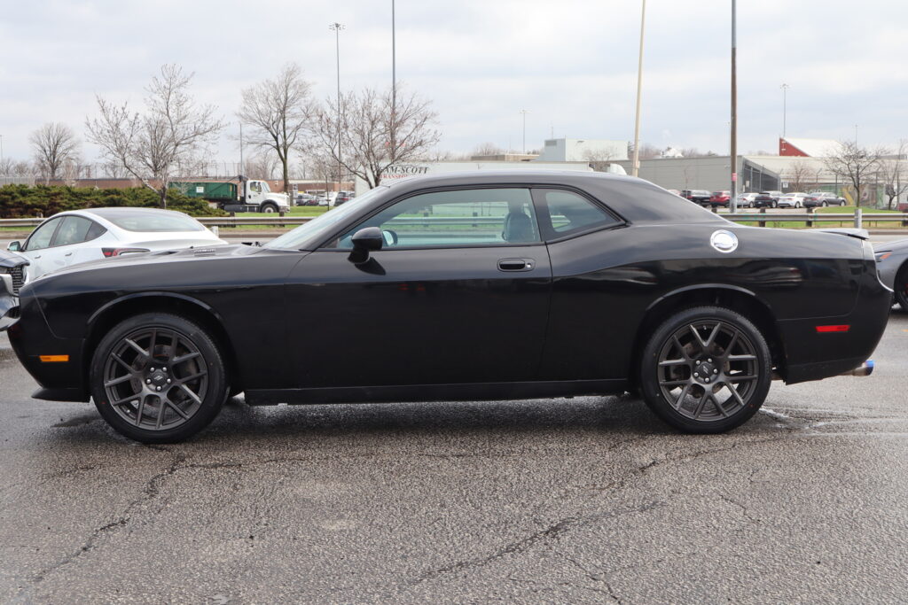 2010 Dodge Challenger R/T Manual Hemi V8​ | D9812