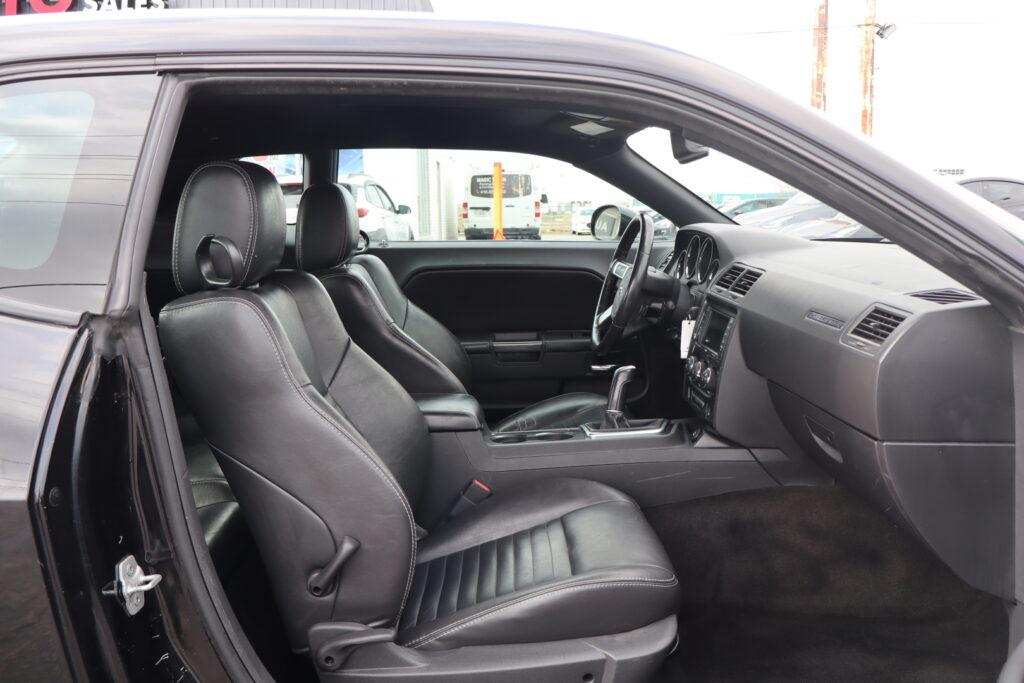 2010 Dodge Challenger R/T Manual Hemi V8​ | D9812