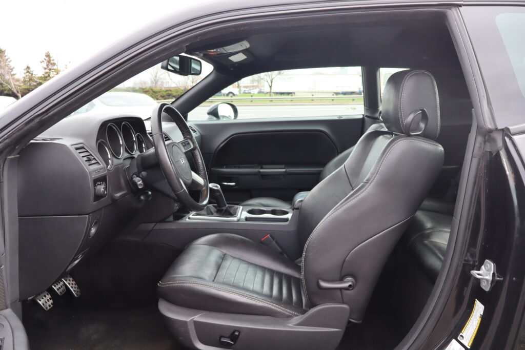 2010 Dodge Challenger R/T Manual Hemi V8​ | D9812