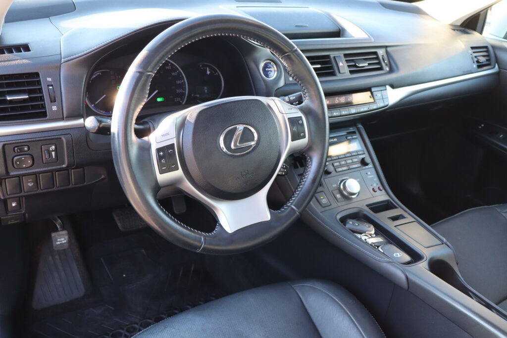2012 Lexus CT 200h Hybrid No Accident Clean Carfax​ | D10340